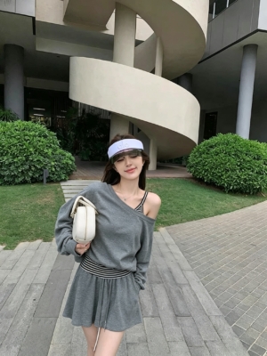 BY31515# 韓國斜肩寬鬆上衣條紋背心+百褶半身裙套裝