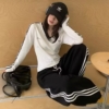 BY30823# 宋正恩蕾絲花邊V領顯瘦百搭打底衫